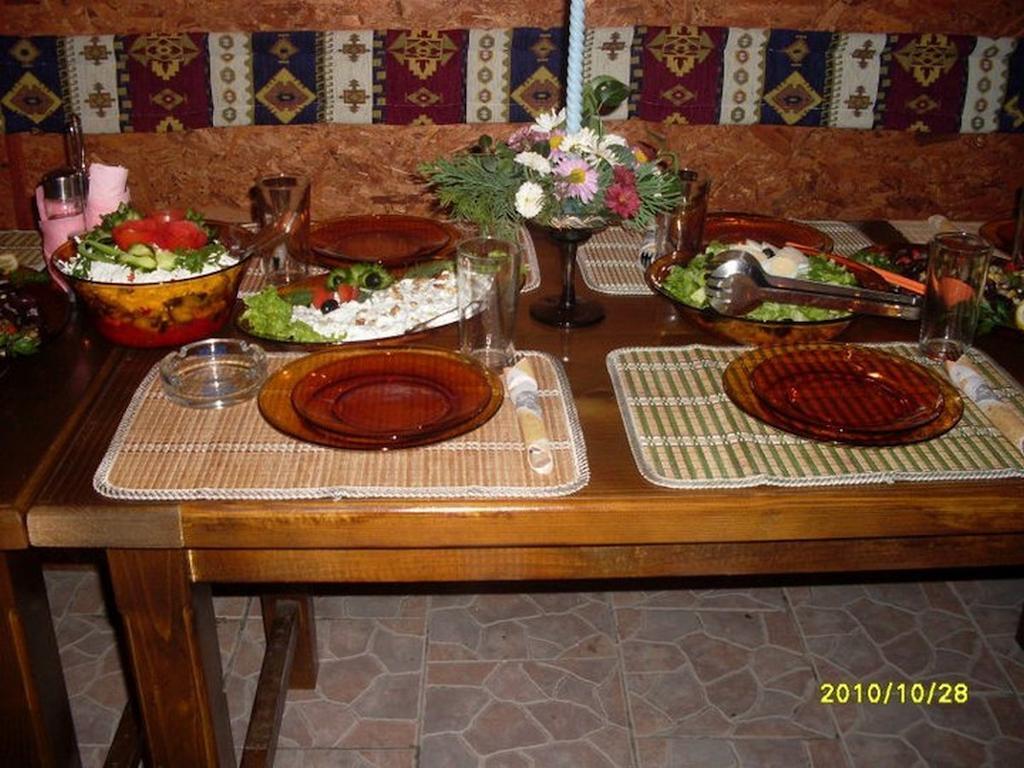 Veselata Guest House Dolna Banya Ngoại thất bức ảnh