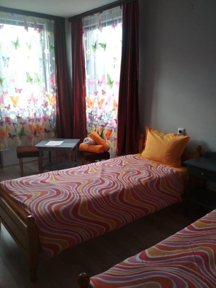 Veselata Guest House Dolna Banya Ngoại thất bức ảnh